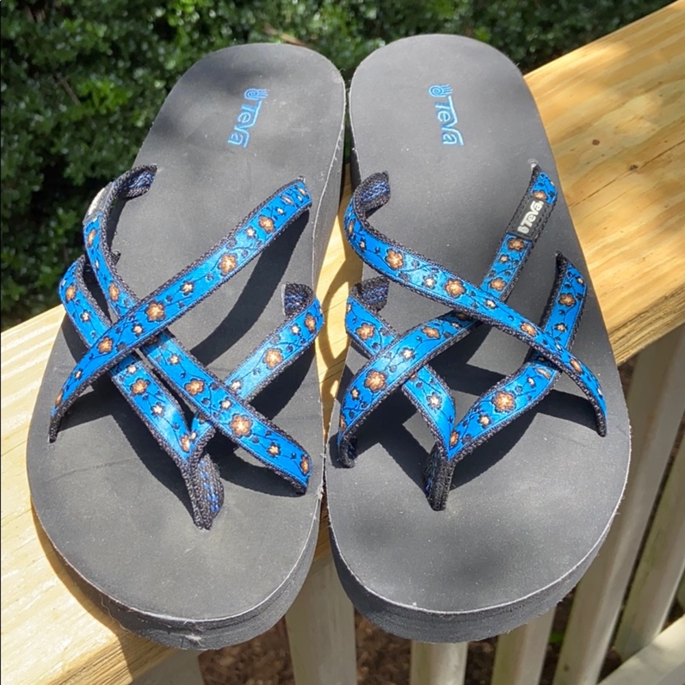 Women’s size 10 Teva sandles